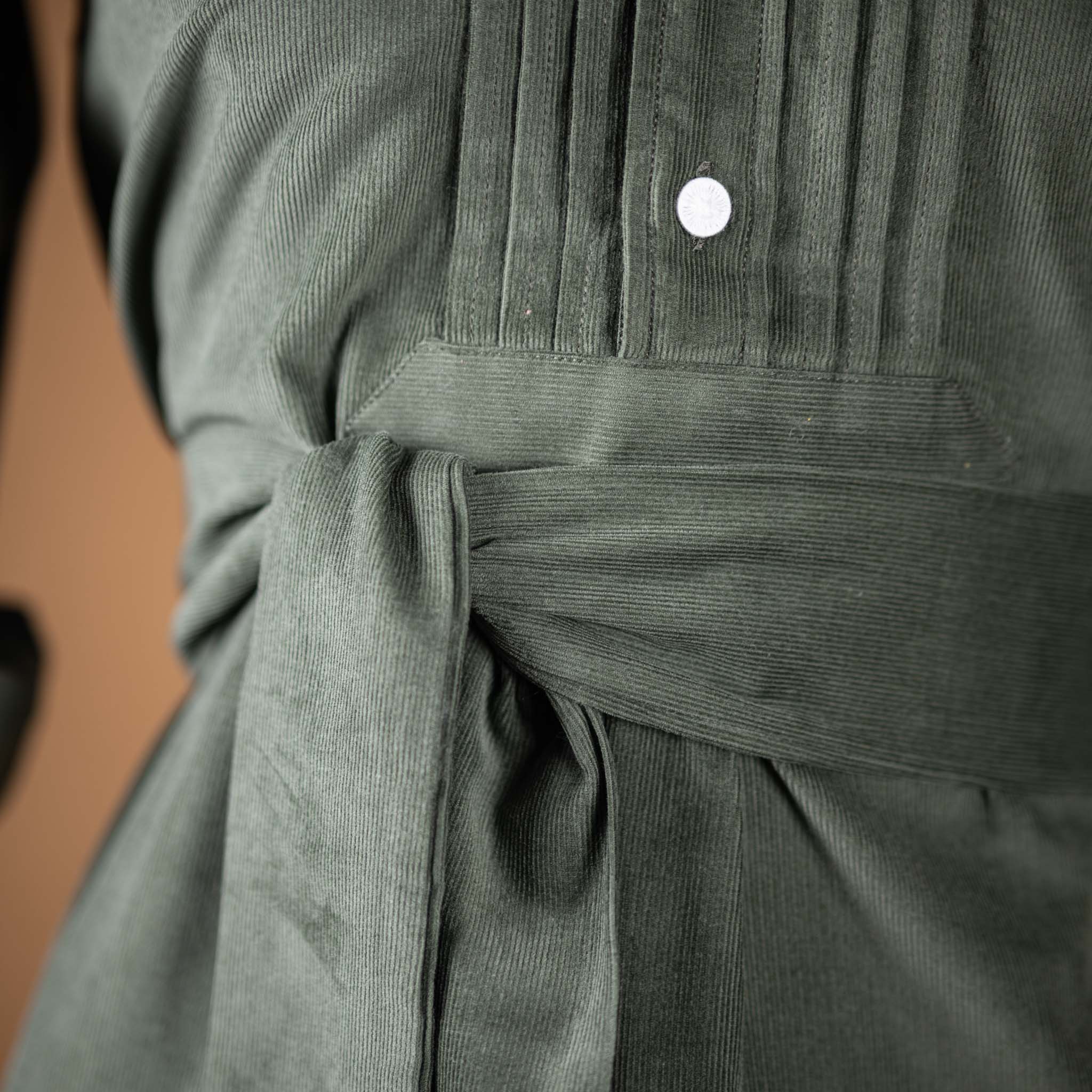 hund-sans-scho-kleid-cord-grün-1-7