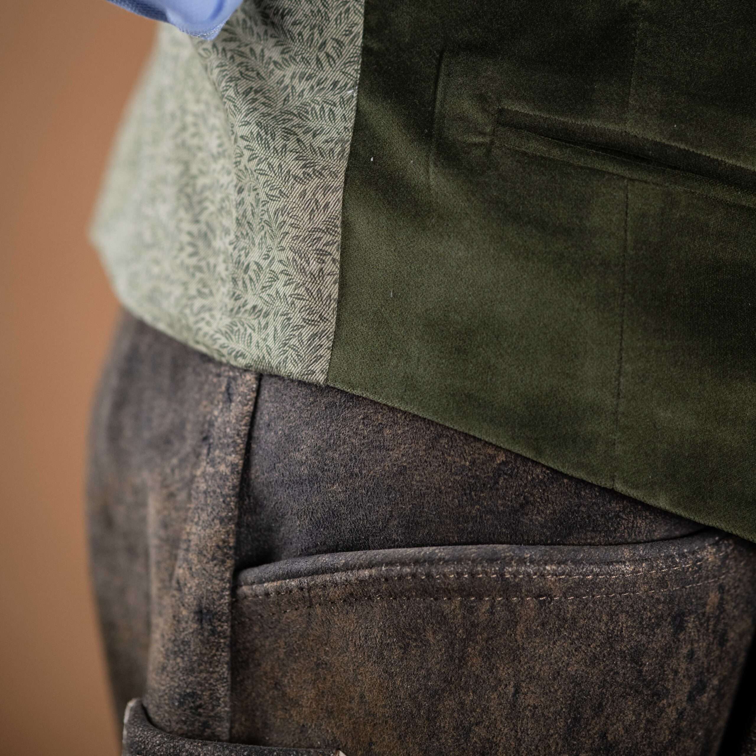 TrachtenwesteDunkelgrünHundSansScho5