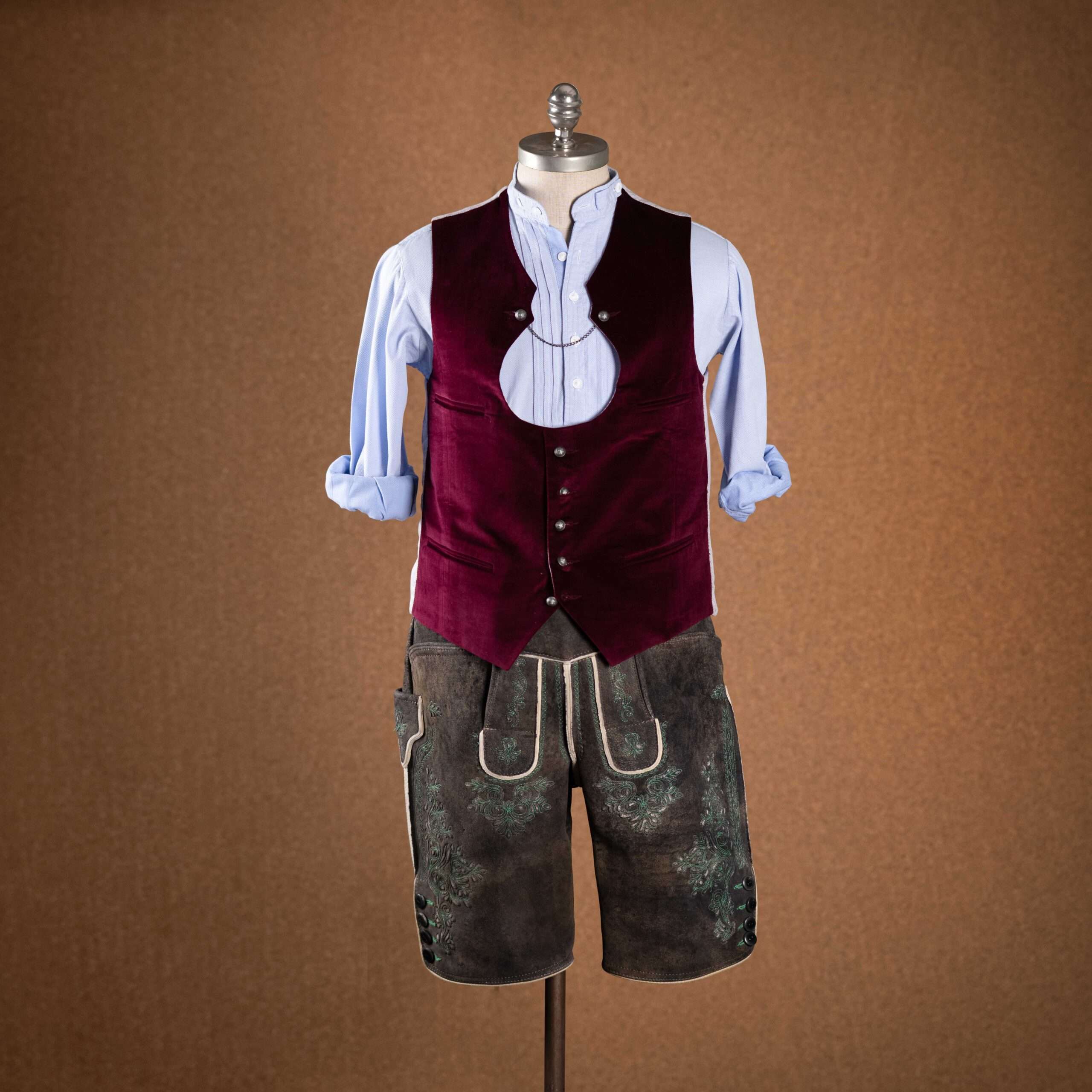 TrachtenwesteRotHundSansScho TrachtenwesteRotHundSansScho scaled