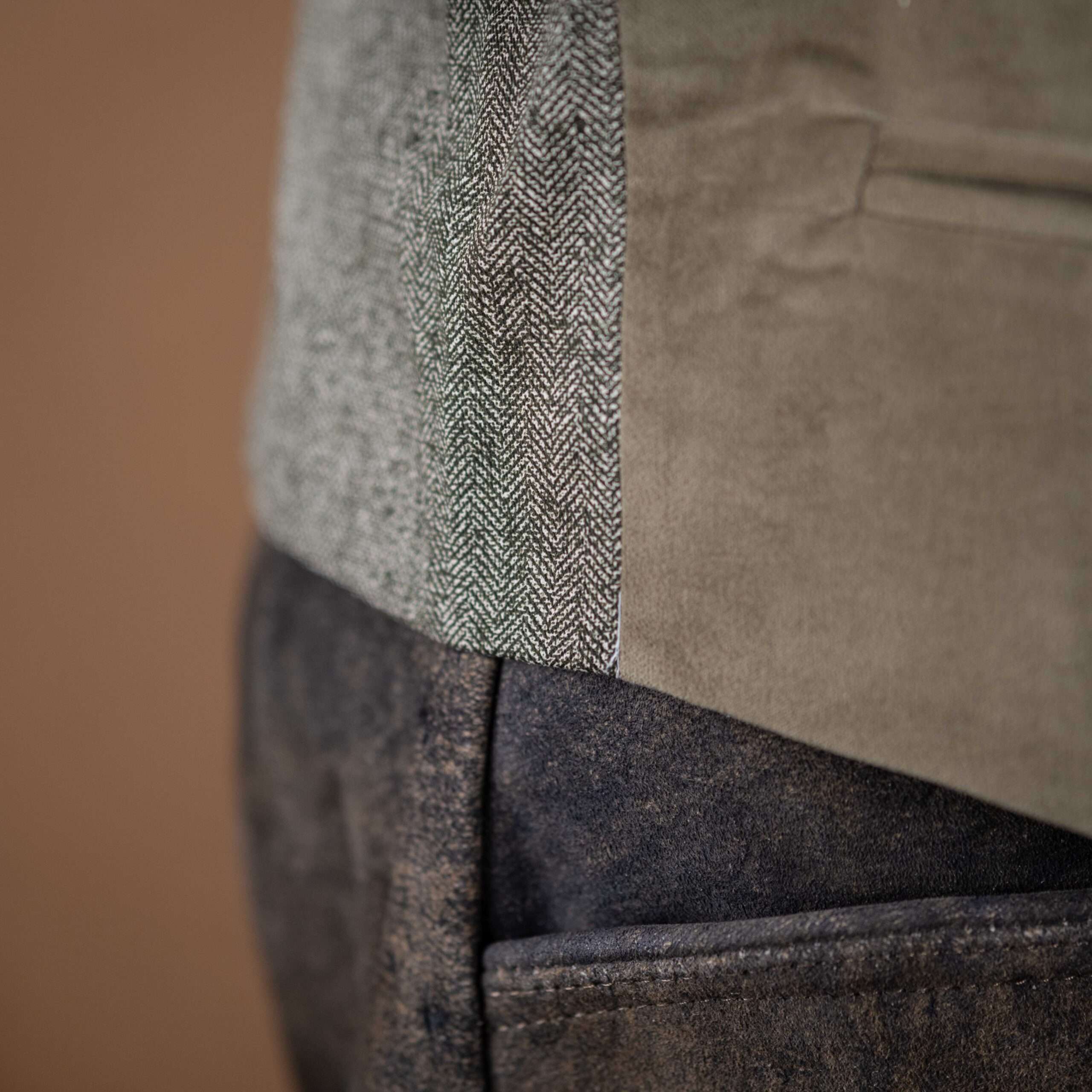 TrachtenwesteTaupeHundSansScho2