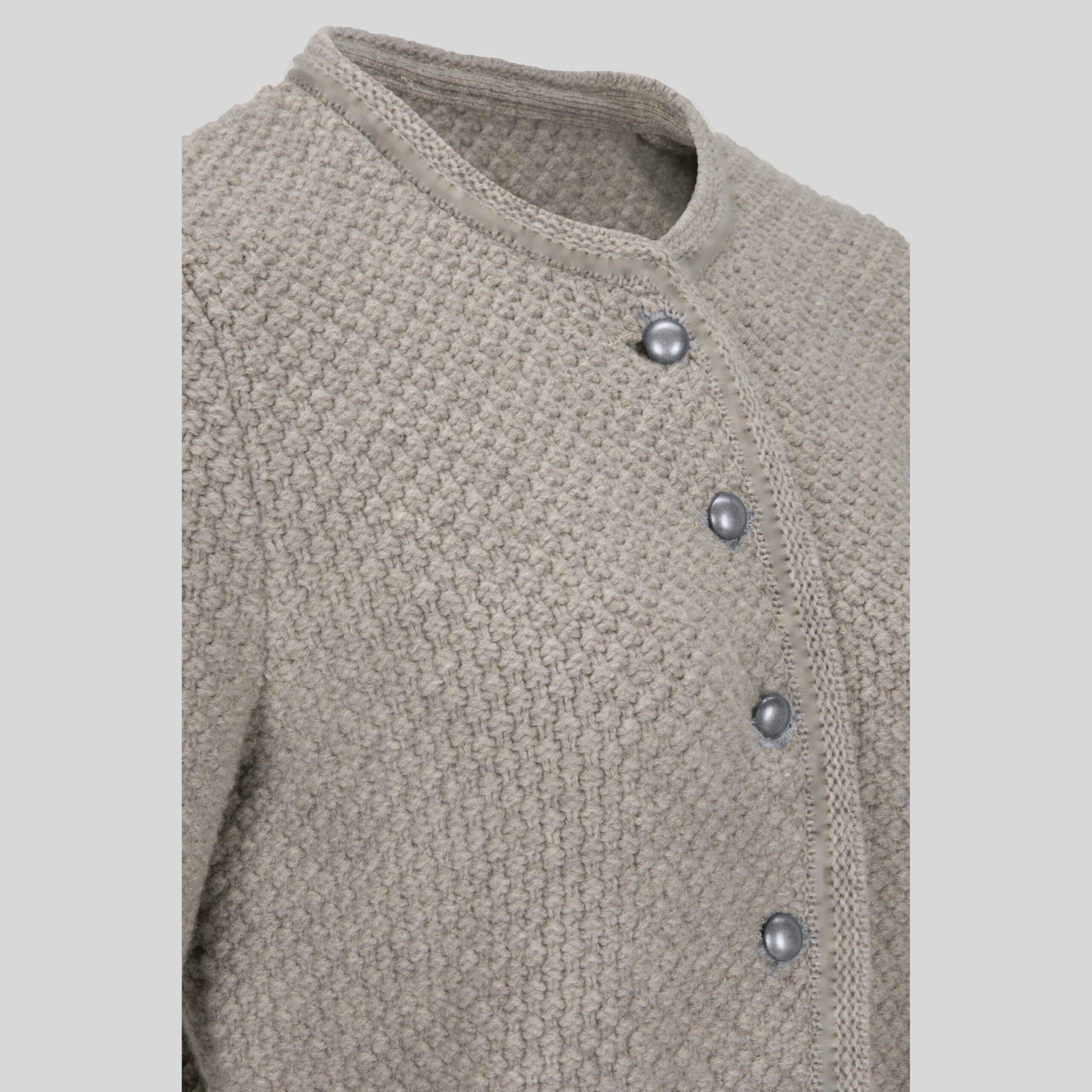 strickjacke_HundSansScho_grau_Perl2